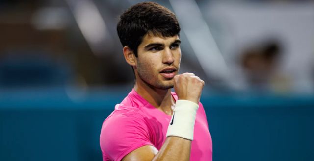 卫了卫冕冠 卫了卫冕冠