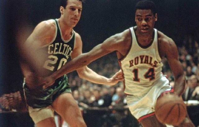 闻足以让球 闻足以让球