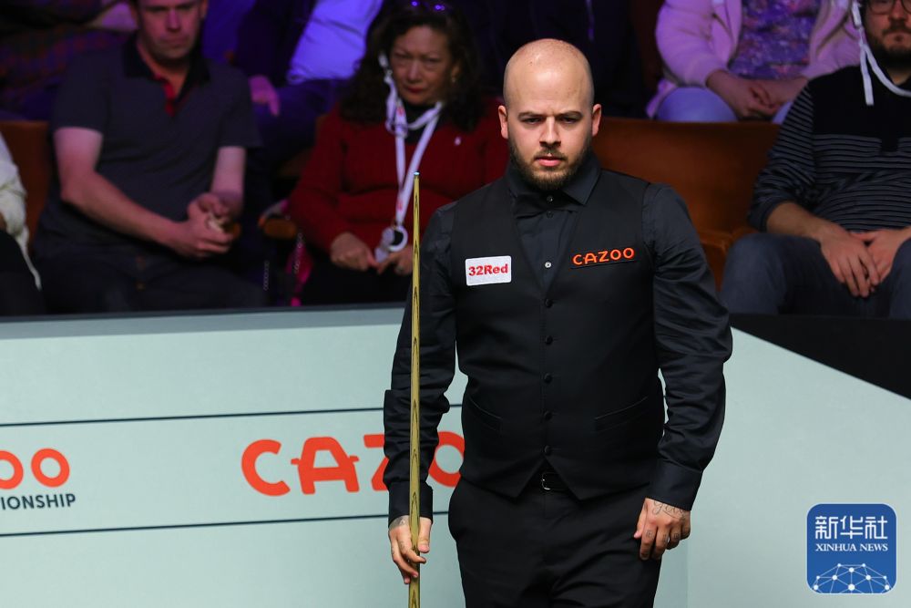 许多球迷和 许多球迷和